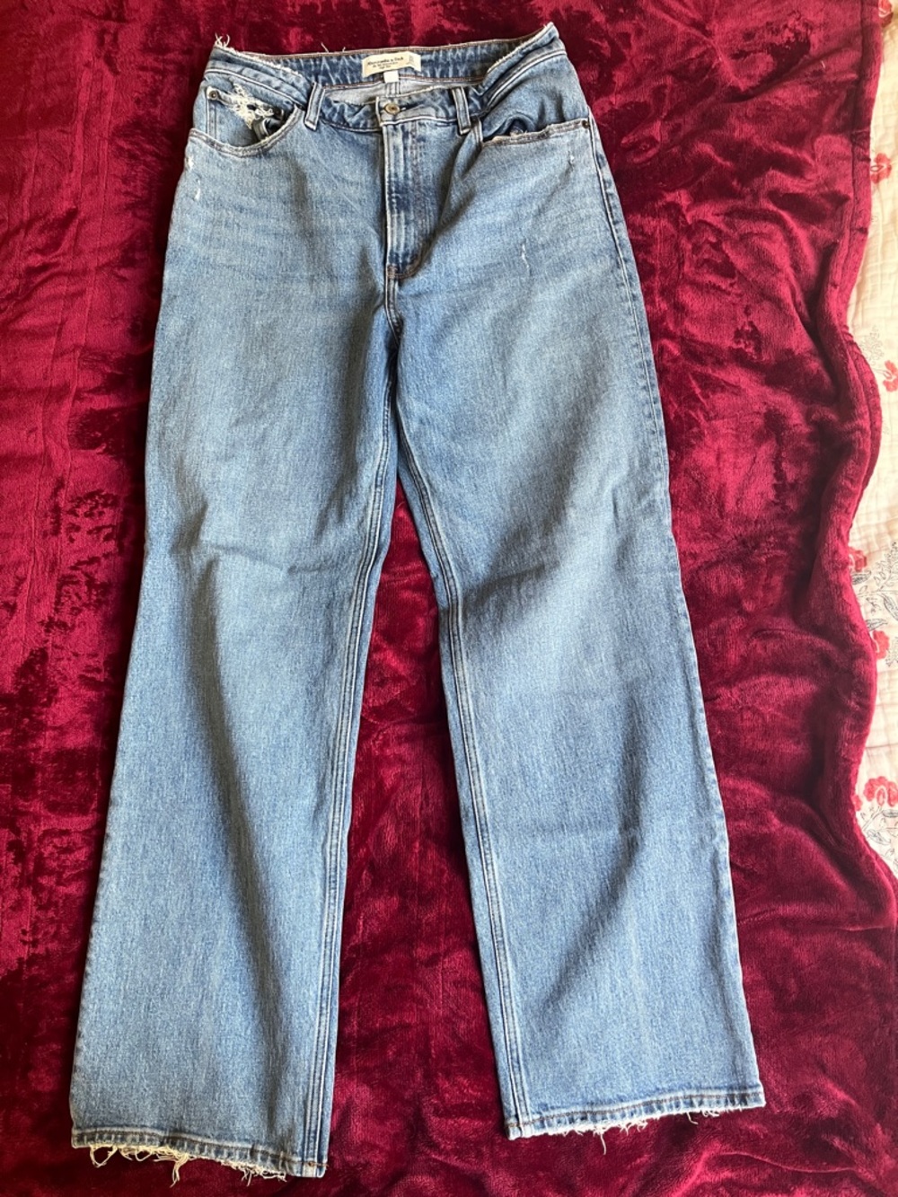 Abercrombie & Fitch High-Rise the ‘90s relaxed jean, curve love